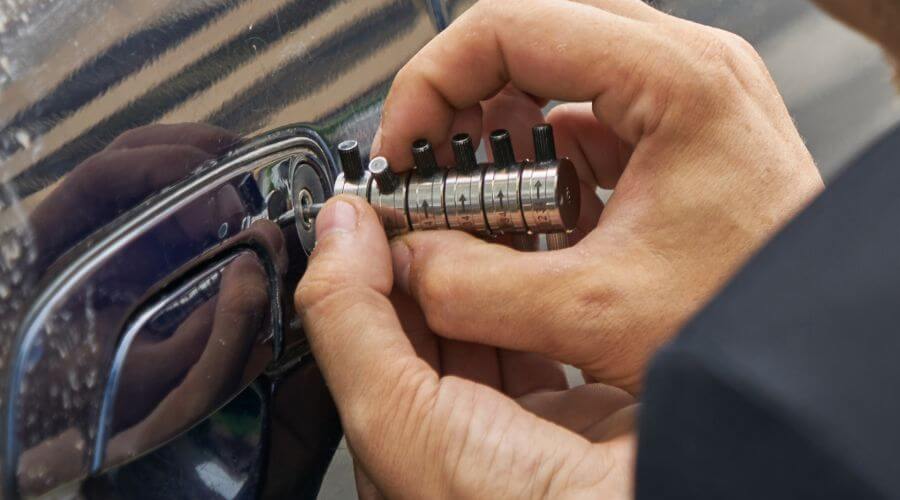 Expert Emergency Roof Repairs services in Falcon Heights, TX